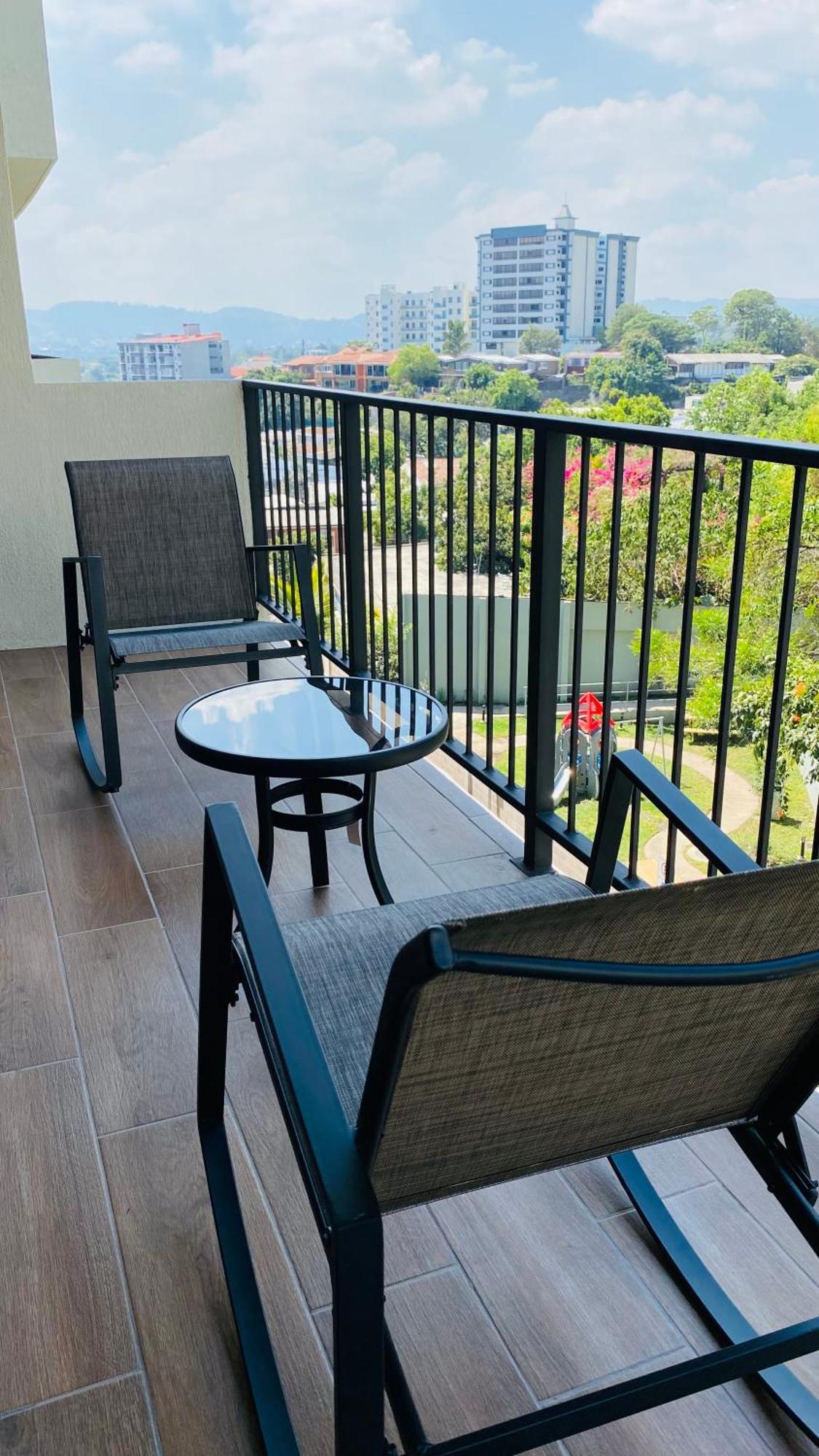 Entire Beautiful Condo With Rooftop Pool And Gym San Salvador Exterior photo